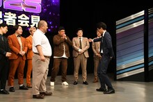 優勝者占いルーレットに挑戦するスタミナパン・トシダ