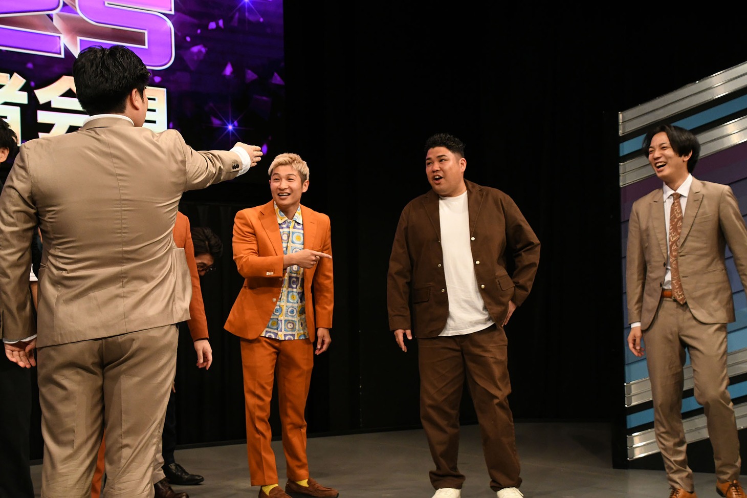 例えば炎タキノの優勝者占いルーレットが豪快キャプテン・山下ギャンブルゴリラでストップした場面
