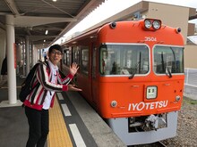 伊予鉄道横河原線で旅をするダーリンハニー吉川