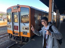 由利高原鉄道で旅をするダーリンハニー吉川