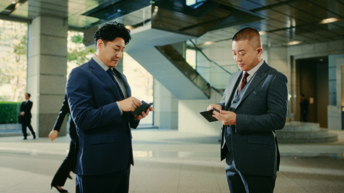 日本トレカセンターCM「トレカひこーぜ！」編より