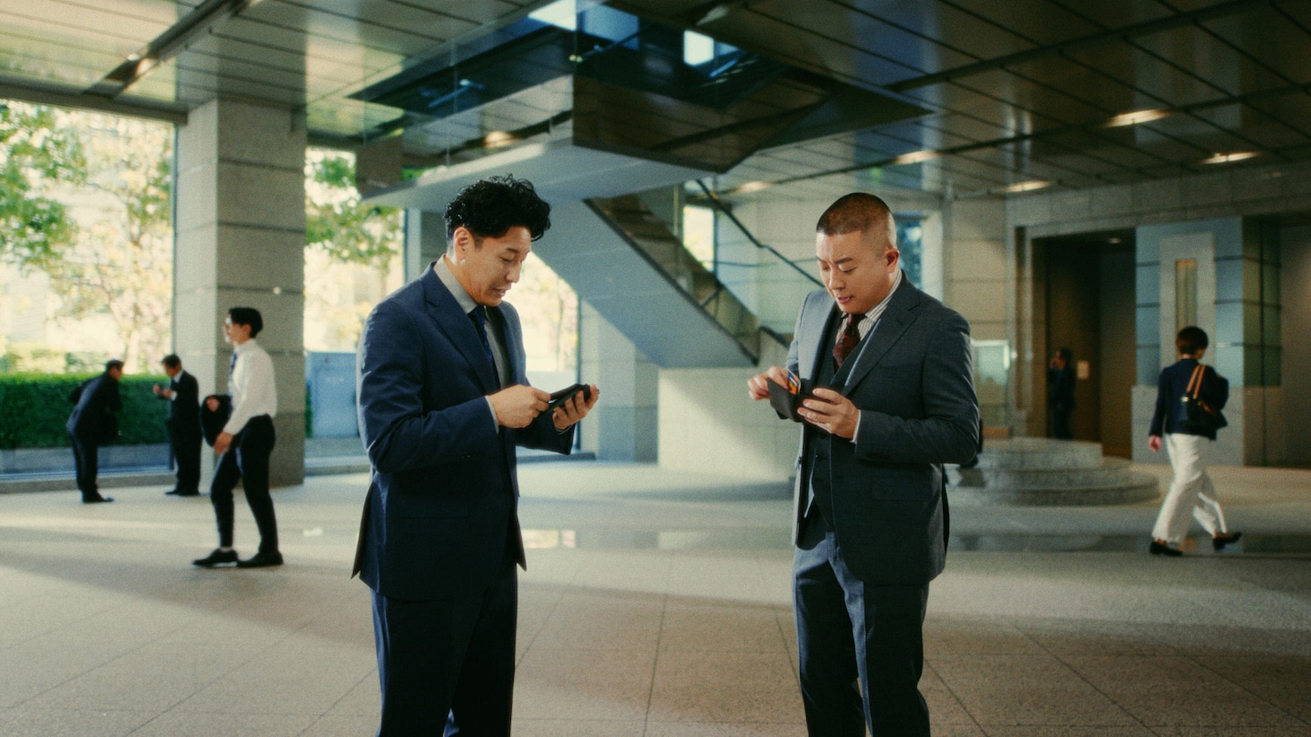 日本トレカセンターCM「トレカひこーぜ！」編より