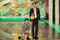 ネタを披露するさすらいラビー ©フジテレビ