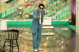 ネタを披露するヒガ2000 ©フジテレビ