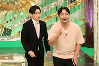 ネタを披露するレインマンズ ©フジテレビ