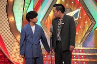 ファイナルステージでネタを披露するエバース