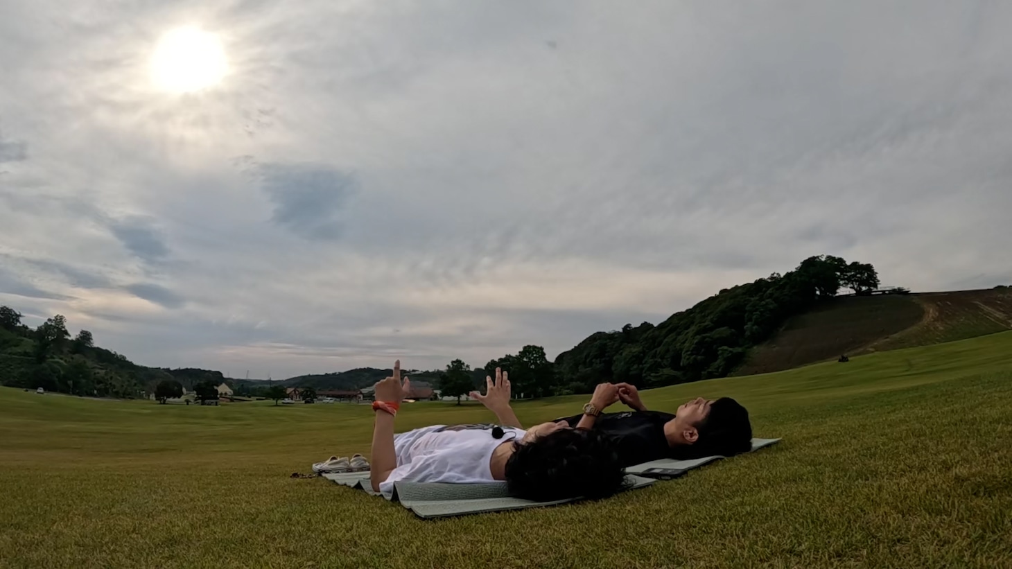 「空を見上げながら」のワンシーン