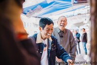 札幌市中央卸売市場・場外市場を訪れる、明石家さんまとタカアンドトシ・トシ