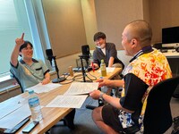 TBS Podcast「ラブレターズの階段腰掛け男」初回収録の様子