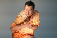 CM撮影中の、とにかく明るい安村