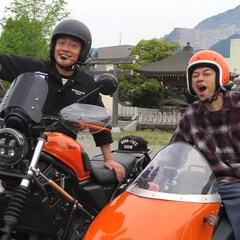 スピードワゴン井戸田が運転するバイクのサイドカーにバナナマン設楽 埼玉県秩父へ凱旋
