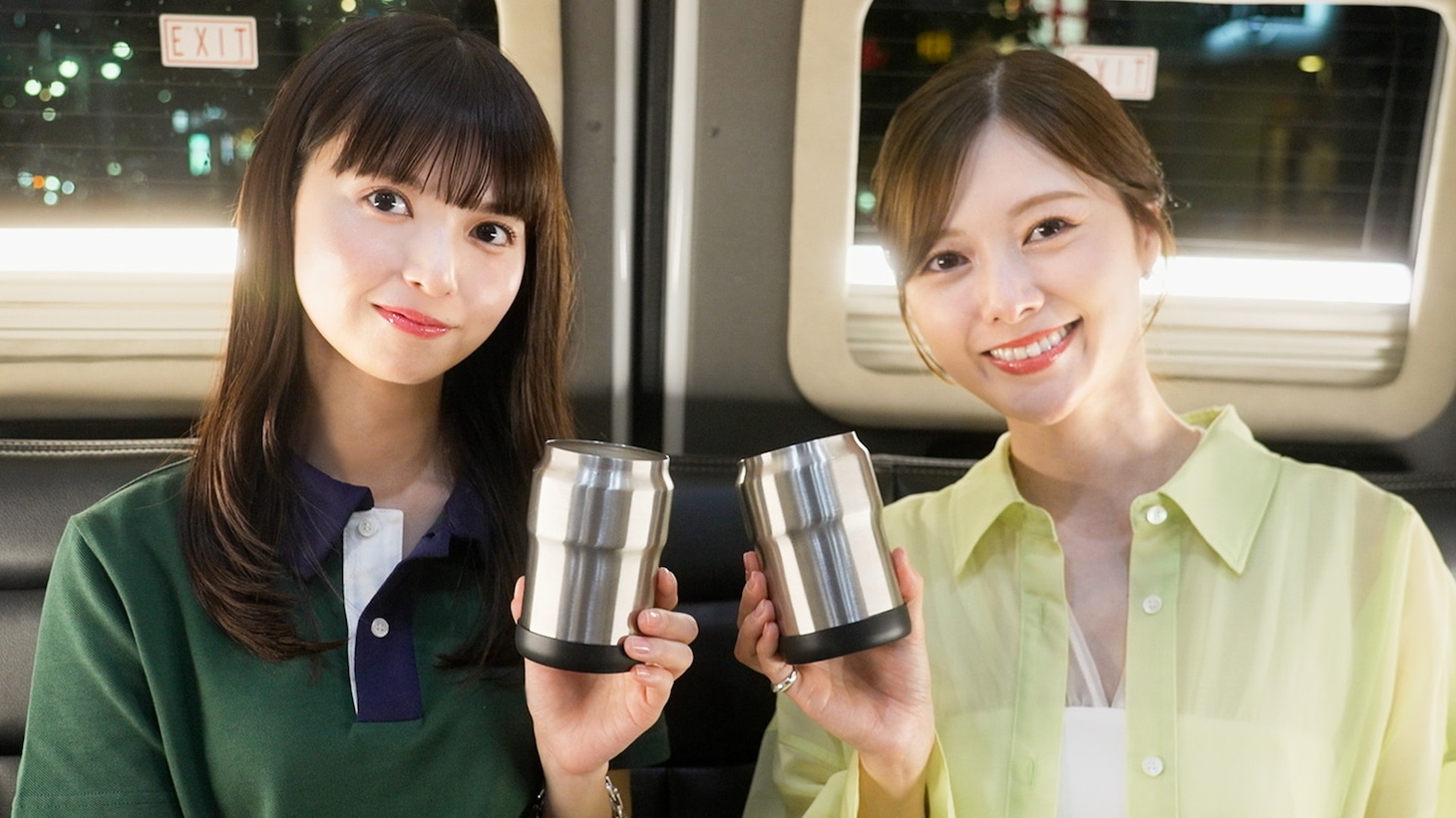 左から齋藤飛鳥、白石麻衣