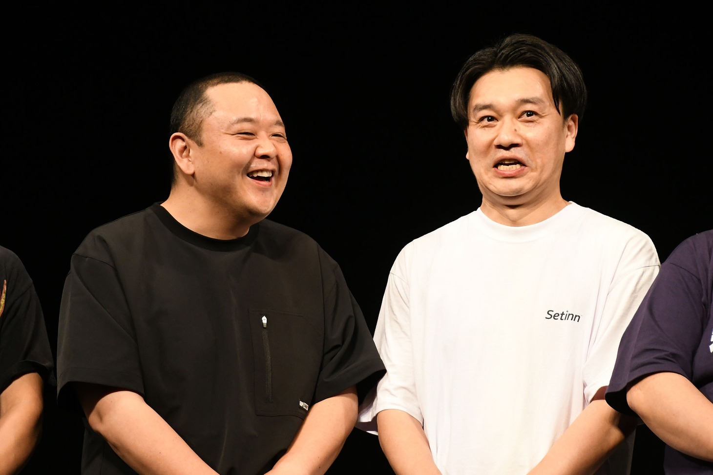 乗せられて新しいのが出てしまったというサルゴリラ児玉（右）