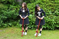 ホッピング ジャンピングに挑戦する菅原咲月と一ノ瀬美空。