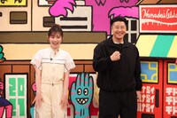 左から福原遥、チョコレートプラネット長田