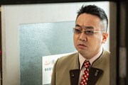 「事故物件ゾク 恐い間取り」より、なすなかにし中西扮する会社社長