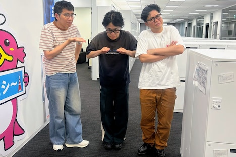 ヤーレンズと令和ロマンくるま（中央）