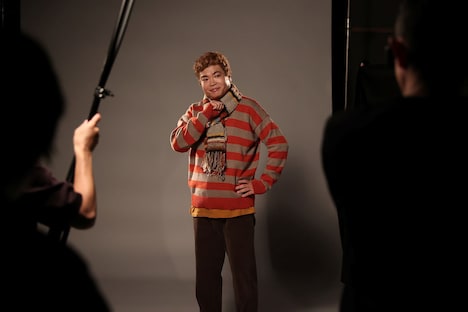 ビジュアル撮影に臨むライス関町（撮影：SHUN ITABA）