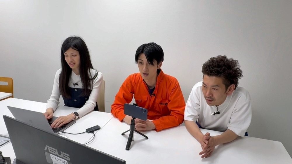 「ミルクボーイのノゾキミライ漫才5」のワンシーン