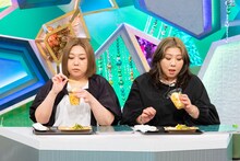 試食する海原やすよ ともこ