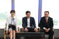 左から小嶋花梨、ミルクボーイ