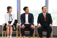 左から小嶋花梨、ミルクボーイ