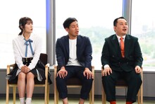 左から小嶋花梨、ミルクボーイ