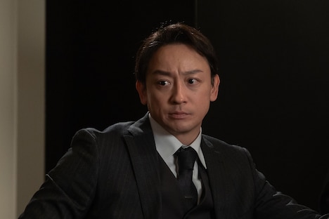 ドラマ「笑ゥせぇるすまん」より、頼母子雄介（山本耕史）