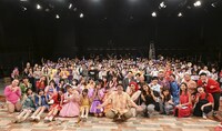 「有吉ジャポンII presents ジロジロKAWAII夏祭り2025」の出演者と来場者たち