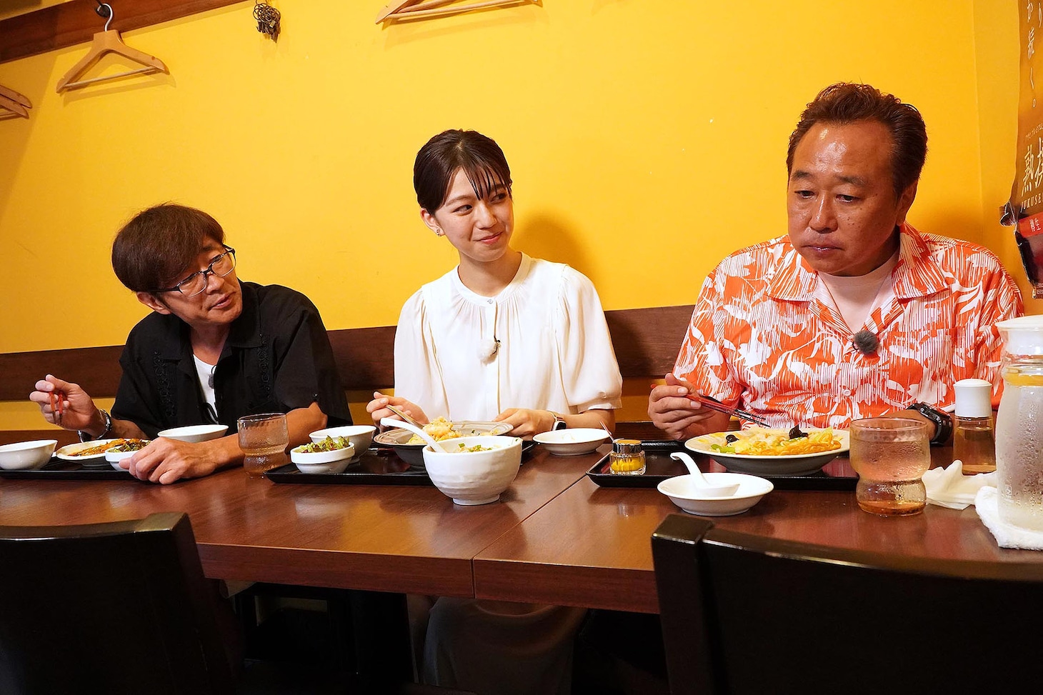 「モヤさま」ロケに臨むさまぁ～ずと新アシスタントの齋藤陽アナ