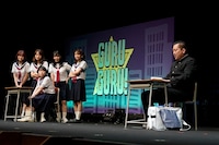 ダウ90000女子メンバーと福留光帆、エバース町田によるユニットコントの様子（photo by 永井峰穂）