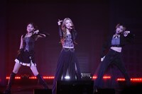 IS:SUEのライブステージの様子（photo by 永井峰穂）