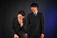 写真撮影タイムで観客からポーズをリクエストされて照れるCITY