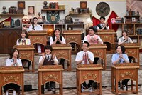 「呼び出し先生タナカSP」に出演するガクテンソクよじょう、マヂカルラブリー村上ら生徒たち