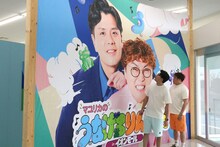 「マユリカのうなげろりん！！展」を訪れたマユリカ