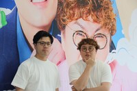 「マユリカのうなげろりん！！展」を訪れたマユリカ