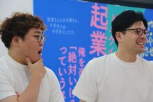 「マユリカのうなげろりん！！展」を訪れたマユリカ