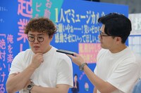 「マユリカのうなげろりん！！展」を訪れたマユリカ