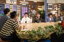 左から、かまいたち、NON STYLE、エバース