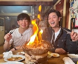 パンサー向井と竹財輝之助が出演する「煙モクモクの焼肉は、絶対に美味い。」メインカット