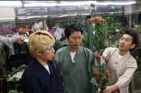 花を選ぶ芸人華道部