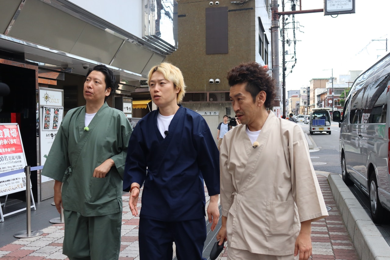 「あれみた？芸人華道部」の（左から）藤崎マーケット・トキ、見取り図リリー、ツートライブ周平魂