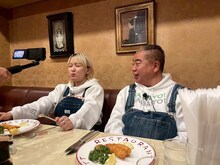 充電旅でグルメも堪能するラランド・サーヤ