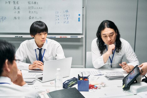 「ヨブナラ」CM第2弾「あー」編を撮影中のかが屋