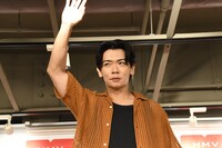 会場に登場した野田クリスタル