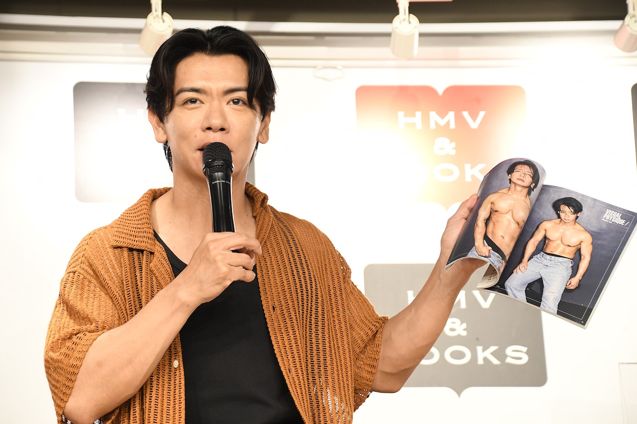 どう見ればよいかわからないページを開く野田クリスタル