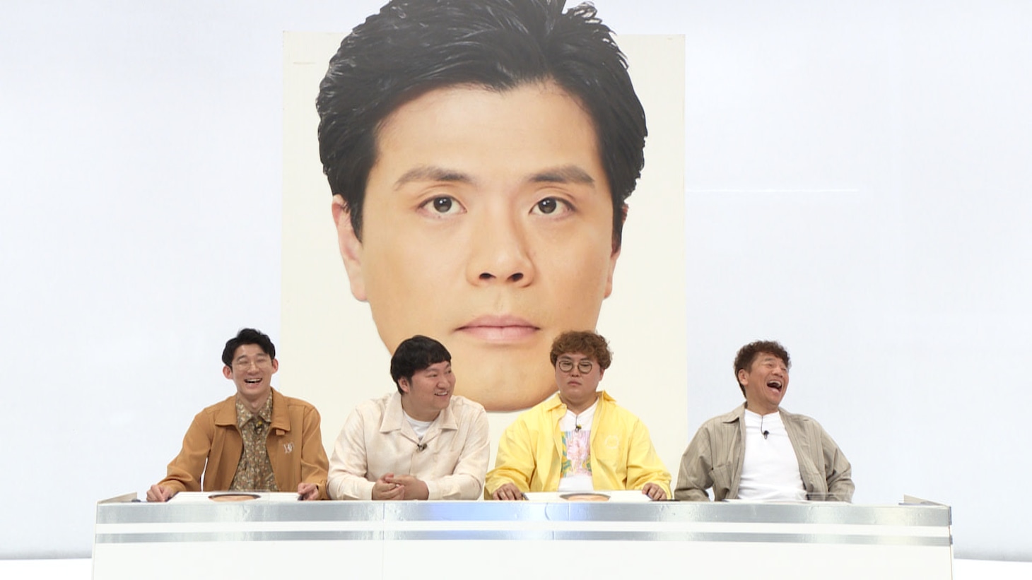 左から、ロングコートダディ、マユリカ中谷、くりぃむしちゅー上田