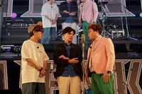 マユリカの漫才に加わるBLUE ENCOUNTの田邊駿一