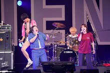 歌う紅しょうが