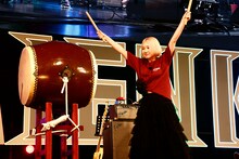 太鼓を叩く神聖かまってちゃんのみさこ